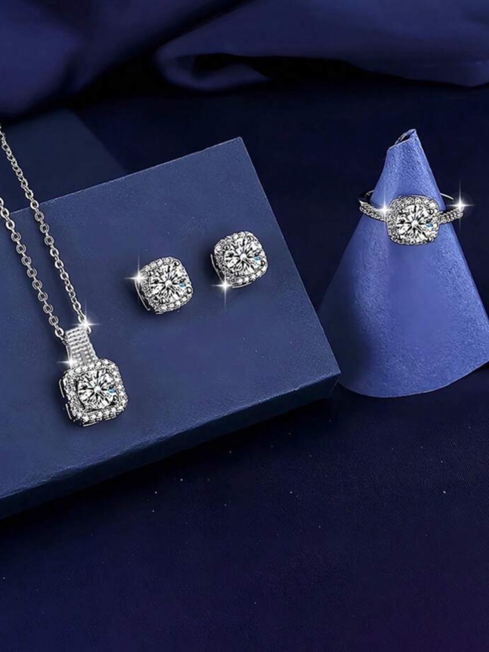 🪷 Sparkling Silver Cubic Zirconia Necklace, Ring & Earrings Set - Picture 2 of 4